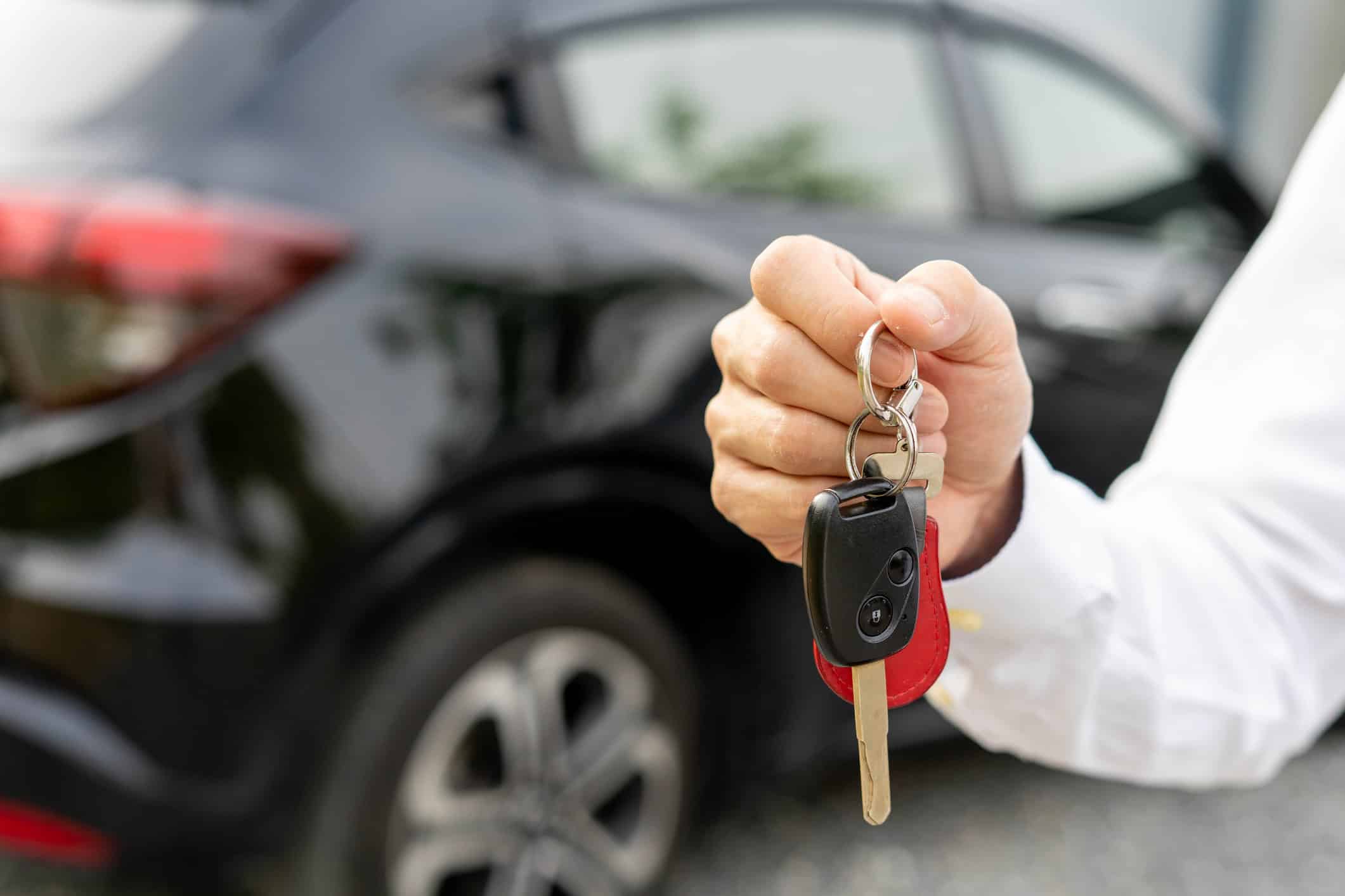 Consegna delle chiavi dell’auto al cliente